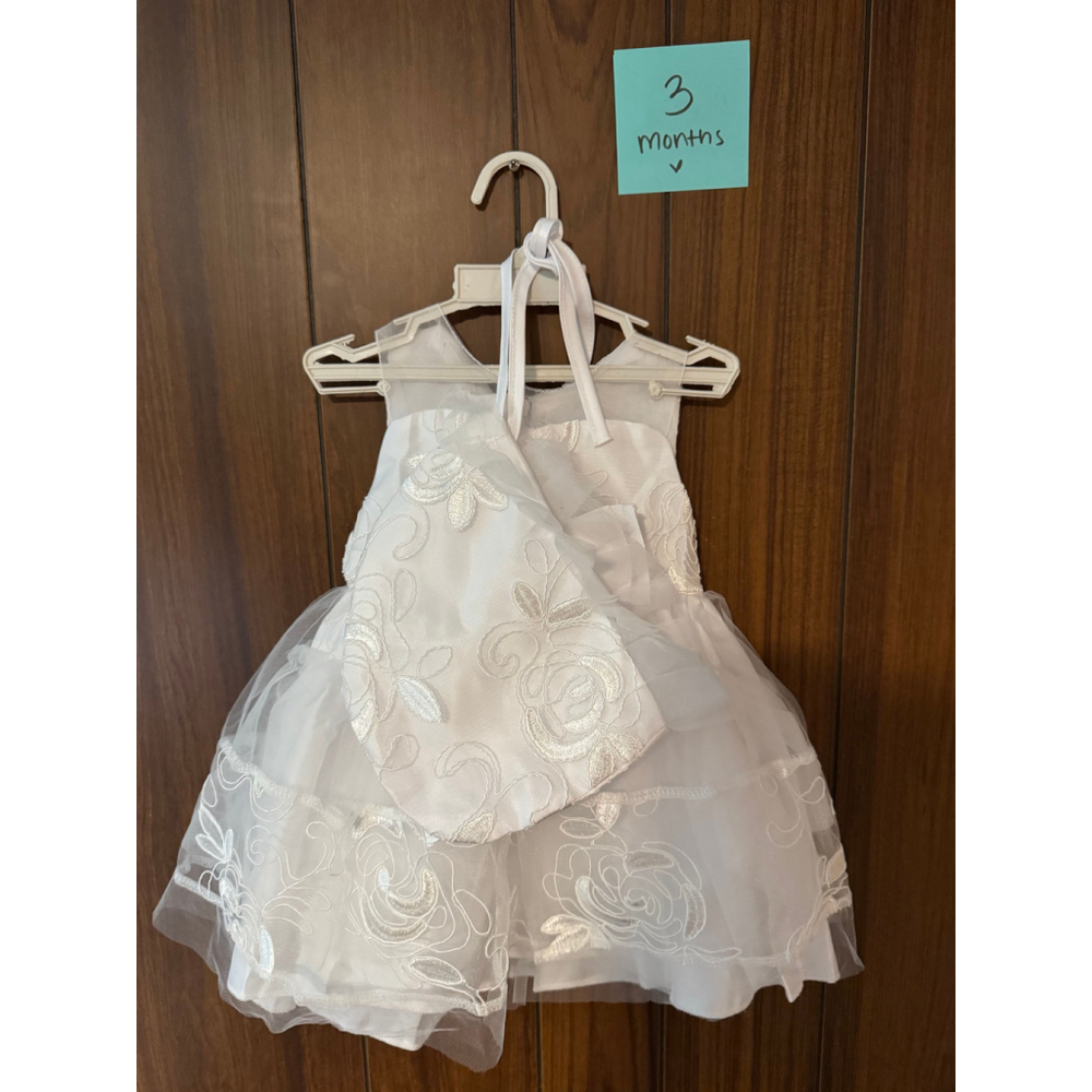 3M white dress with bonnet